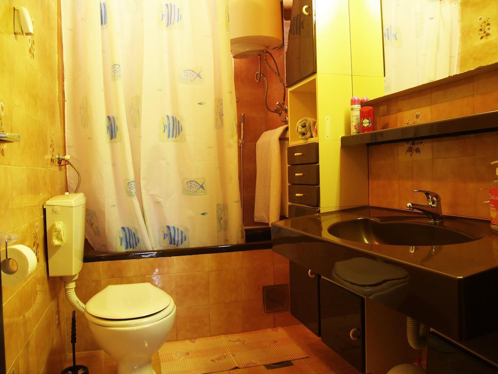 Roses Apartment Lukoran Екстериор снимка
