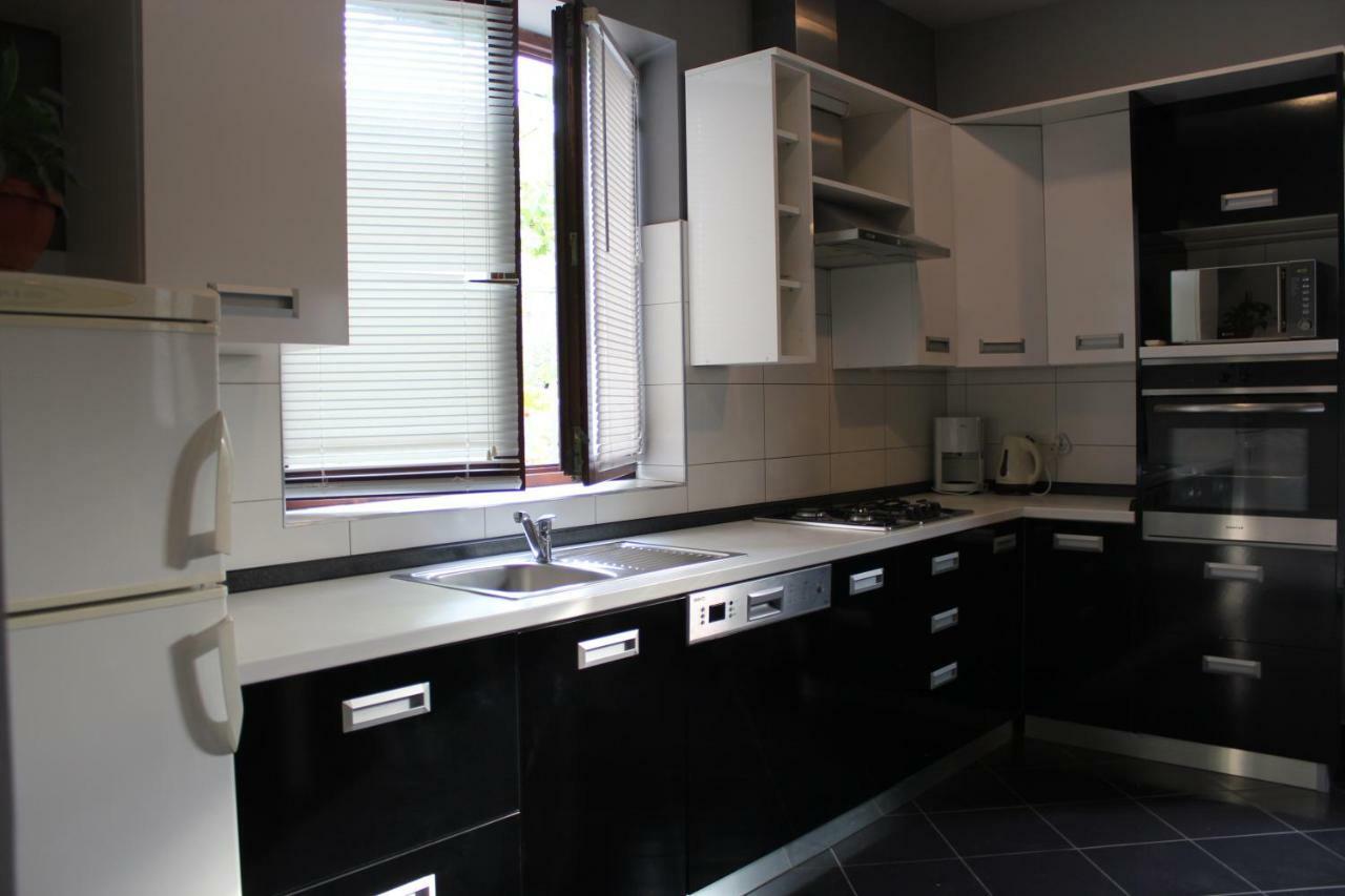 Roses Apartment Lukoran Екстериор снимка
